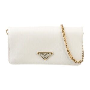Prada Vitello Move Wallet On Chain
